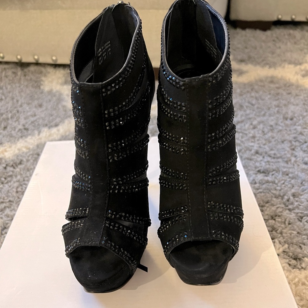 Black sparkly Aldo bootie heel